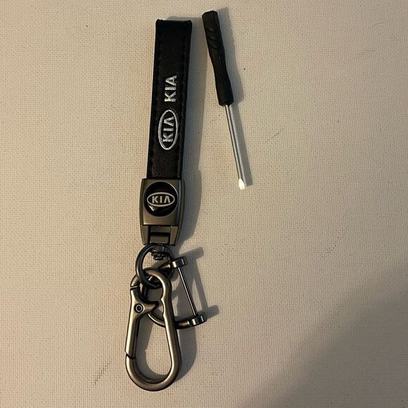 Kia Key Fob Keychain in Black Leather NWT - Picture 1 of 4